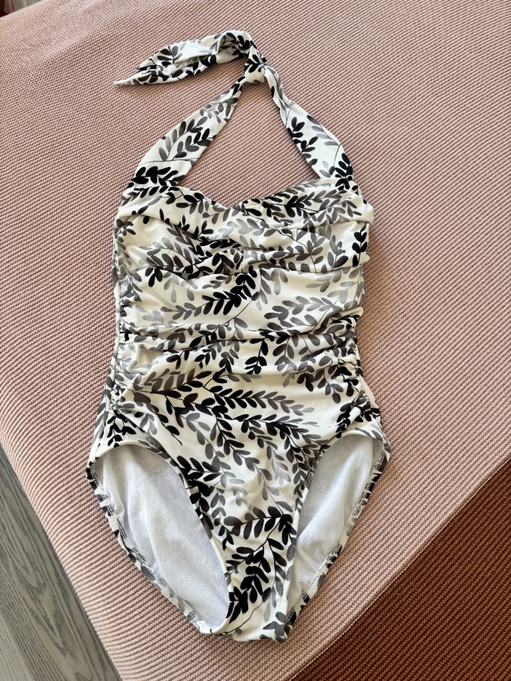 Paradise Bay Halter Neck Leaf Pattern One Piece Swim Suit Fits like Women’s M/8